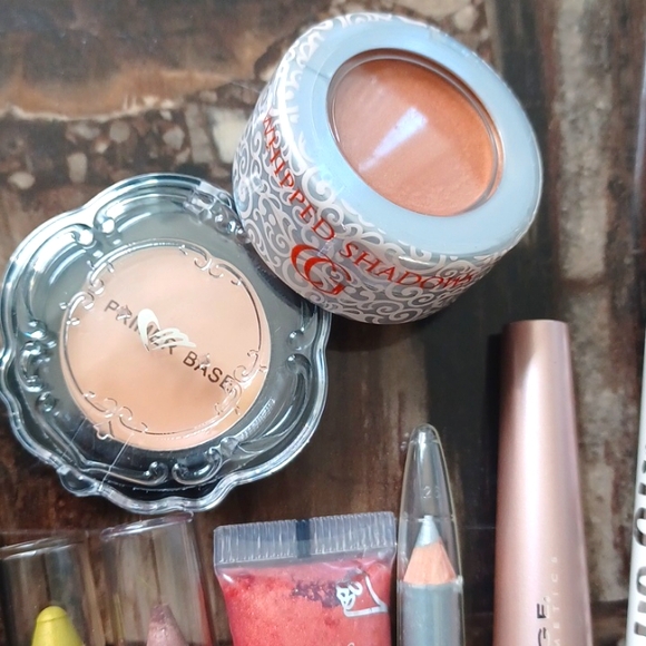 Makeup Bundle - Picture 4 of 6